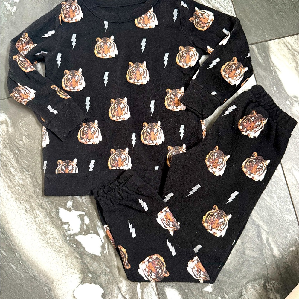 Chaser kids tiger matching set sweatpants and sweatshirt